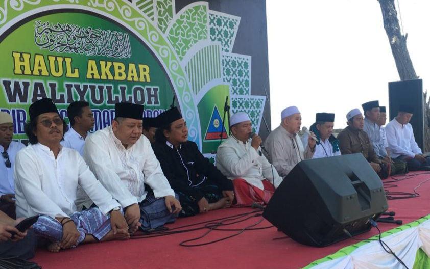Saya juga meminta kepada pemerintah kota untuk merekrut tenaga outsourcing untuk menjaga Makam tersebut,” pungkasnya Bulek