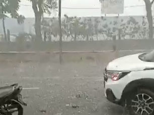 Es Batu Sebesar Biji Salak Hujani Surabaya Barat, BMKG Juanda: Warga Waspada