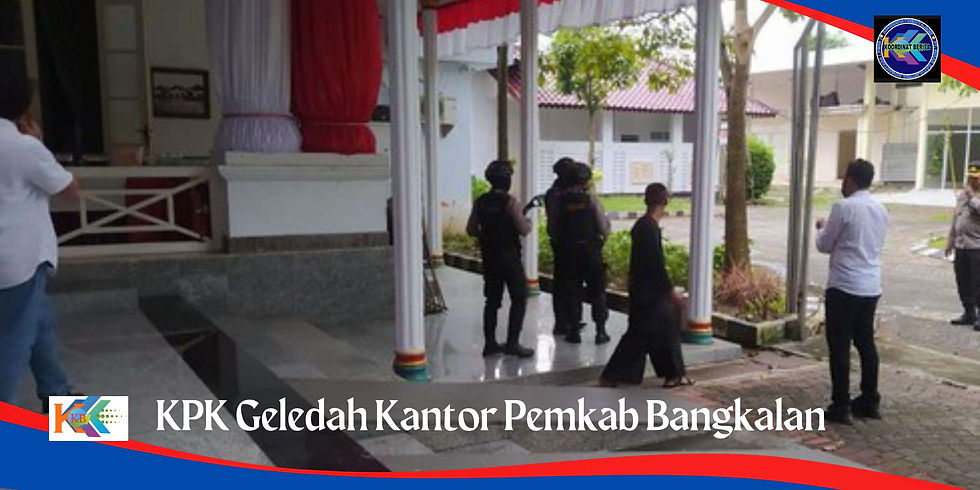 Saat penggeledahan dilakukan, Bupati Bangkalan bersama beberapa pejabat tidak berada di kantor. Melainkan berada di Kecamatan Klampis untuk melakukan kegiatan lain.
