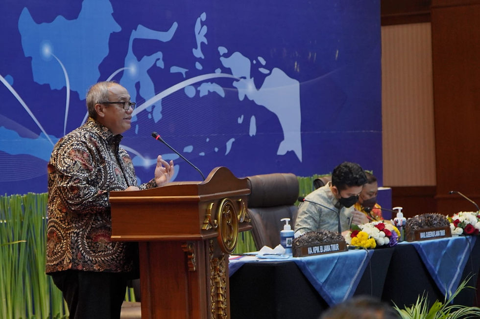 Memantik diskusi pengendalian inflasi, Budi Hanoto, Kepala BI Jatim sekaligus Wakil Ketua TPID Jatim menyampaikan bahwa kondisi geopolitik global memberikan dampak pada pemulihan ekonomi Jawa Timur. Meski demikian, inflasi Jatim pada triwulan I-2022 masih terpantau stabil dalam kisaran target inflasi sebesar 3,04% (year on year).