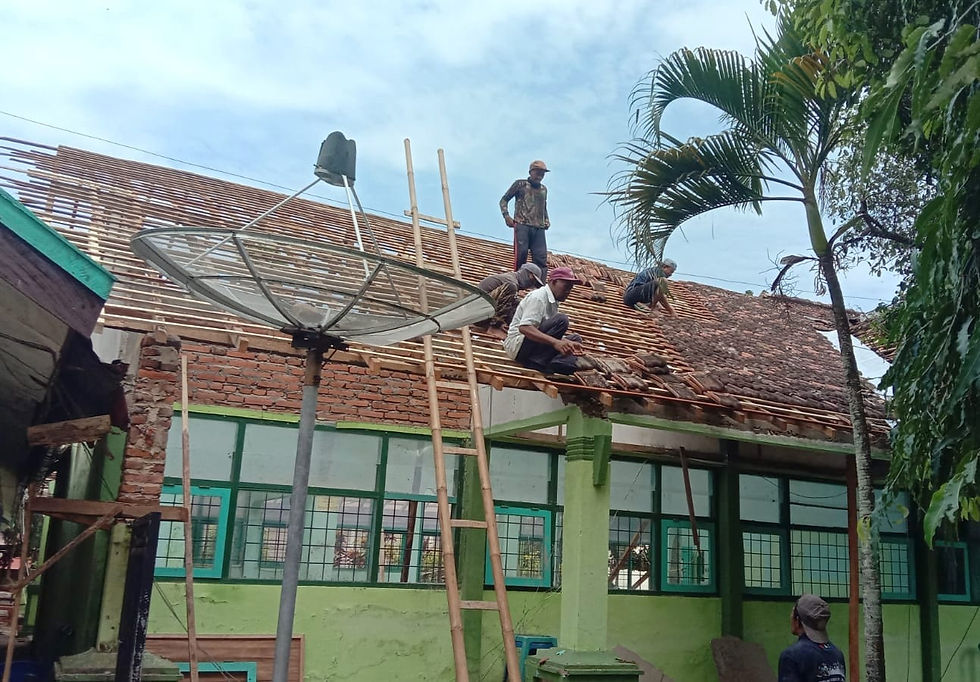 Kalaksa BPBD Jatim Gatot Soebroto mengungkapkan, perbaikan fasum yang dilakukan Pemprov Jatim saat ini merupakan tindak lanjut dari arahan Pj Gubernur Jatim Adhy Karyono dan Kepala BNPB Letjen TNI Suhariyanto saat mengunjungi lokasi terdampak gempa bumi di Pulau Bawean pasca kejadian.