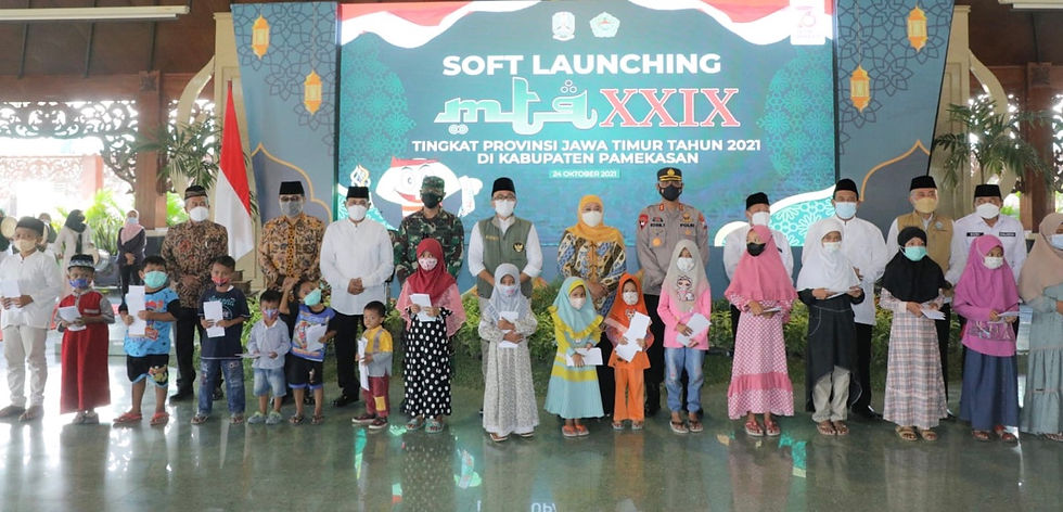 Khofifah mengingatkan bahwa tujuan pelaksanaan MTQ Jatim XXIX bukan sekadar berlomba membaca Al Quran dengan kriteria tajwid, fasohah (kefasihan membaca), gaya lagu dan suara saat membaca ayat suci Al-Quran. Lebih dari itu, kata dia, MTQ juga menjadi ajang untuk mencintai dan memperkuat atmosfer Qur’ani dalam kehidupan sehari-hari. (Foto:Dok/ Sis)