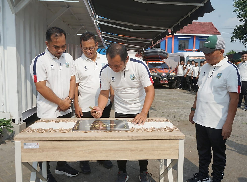 Peresmian ini ditandai dengan pemotongan pita dan penandatanganan prasasti Command Center TRC-PB oleh Kalaksa BPBD Jatim, Gatot Soebroto.