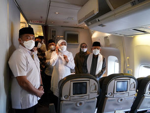 Gubernur Khofifah Dampingi Wapres Ma'ruf Amin Berangkatkan 449 Jemaah Haji Kloter Pertama Asal Jatim