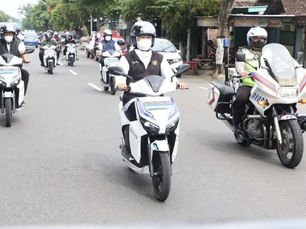Khofifah Indar Parawansa Gubernur Jatim Bebaskan Pajak Kendaraan Bermotor