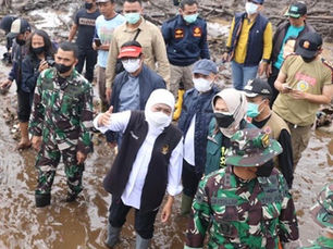 Banjir Bandang Terjang Kota Batu, Khofifah dengan Gercep Pemulihan Lokasi