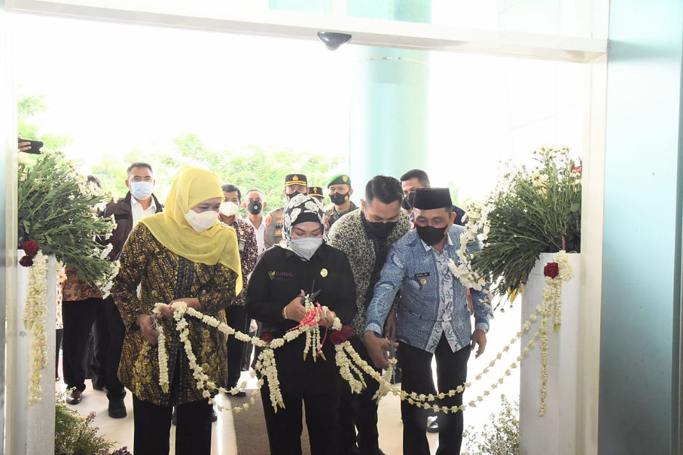 "Keberadaan MPP ini sebagai bagian dari inovasi dan kreativitas daerah dalam memudahkan perizinan sesuai regulasi, serta kondusivitas wilayahnya yang selalu terjaga," ungkap Khofifah saat meresmikan MPP Kabupaten Tuban, Kamis (10/2).