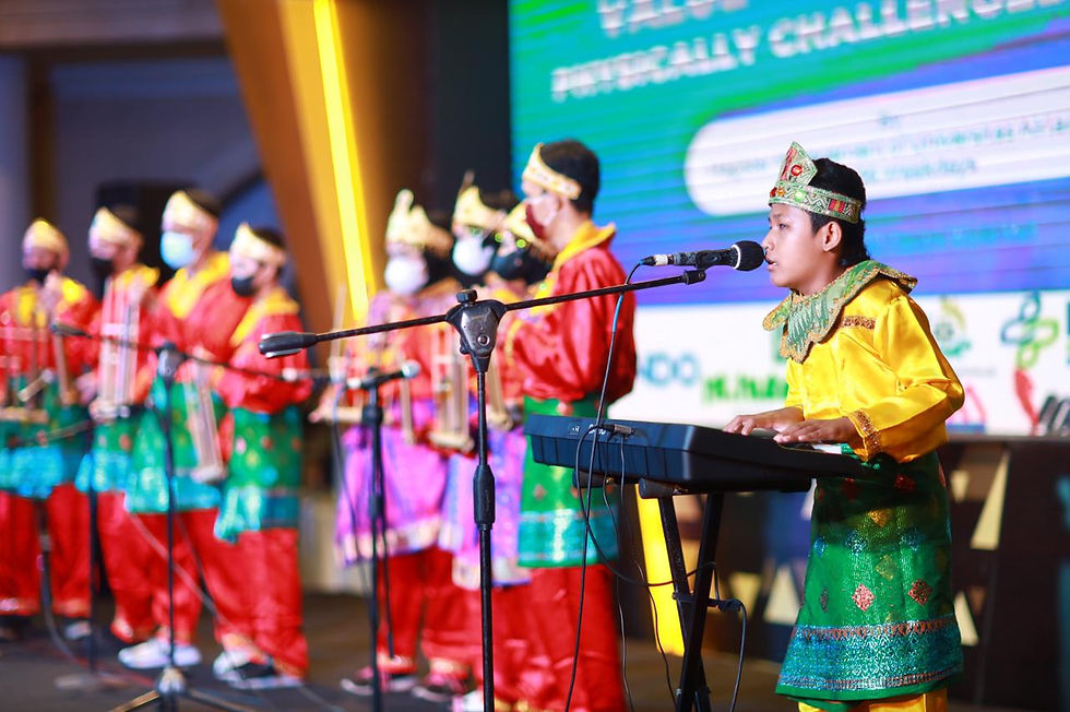 Event yang digelar di salah satu mall di Surabaya ini menampilkan fashion show dan pertunjukan kesenian, sekaligus menampilkan produk dari siswa siswa ABK.