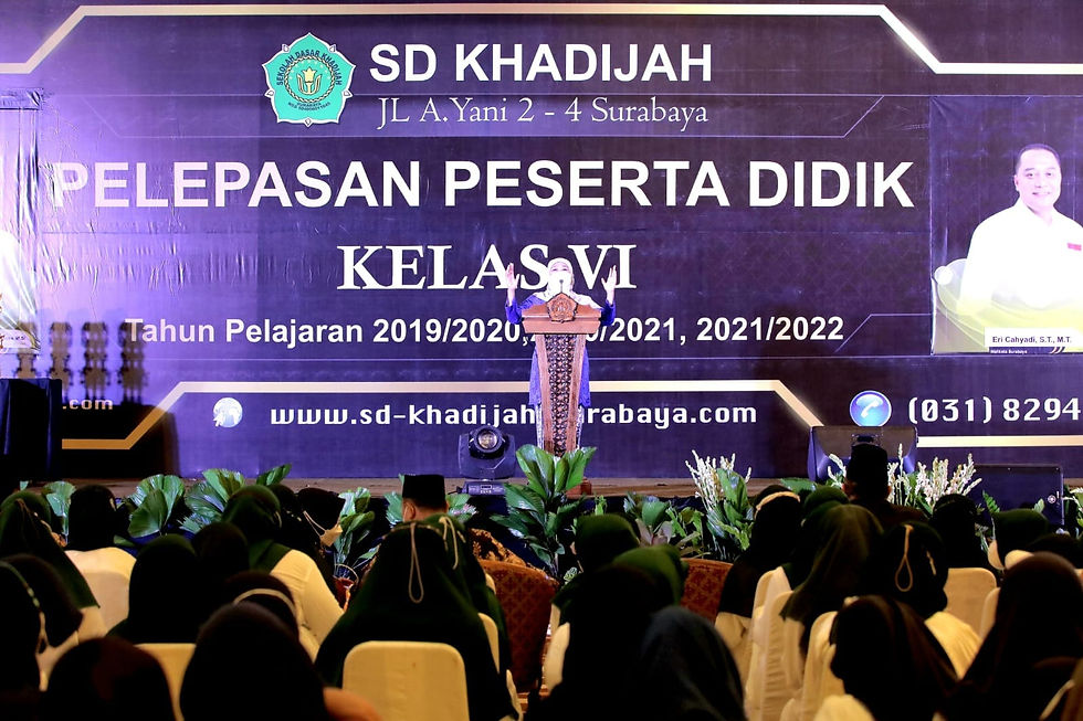 Gubernur Khofifah menegaskan bahwa representasi pendidikan di Yayasan Taman Pendidikan dan Sosial NU Khadijah ini merupakan bagian dari format Pesantren Kota dengan penguatan capaian prestasi akademik berseiring karakter akhlaqul karimah.