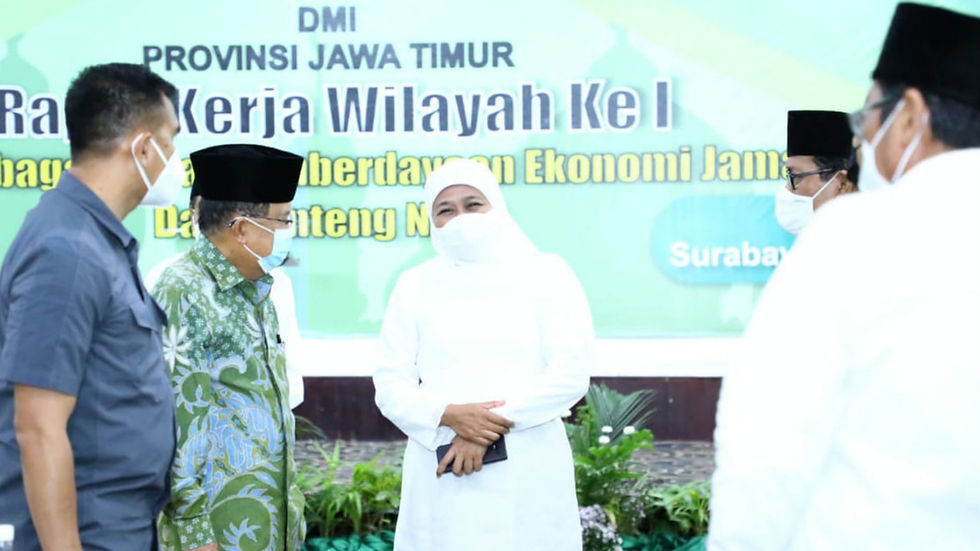 Gubernur Jawa Timur Khofifah Indar Parawansa berharap Dewan Masjid Indonesia (DMI) Jatim dapat terus meningkatkan perannya untuk bisa memberikan pemberdayaan dan kesejahteraan masyarakat. Salah satunya melalui transformasi digital yang menjadi pintu masuk dari percepatan pengembangan UMKM di Jatim.