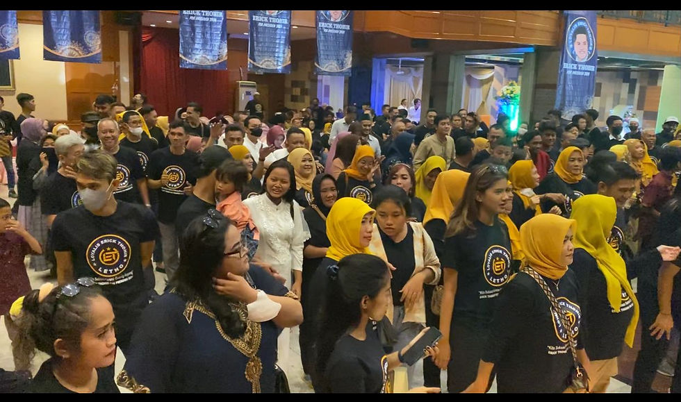 Ratusan simpatisan pendukung yang berharap Erick Thohir maju dalam kancah Pemilihan Presiden (Pilpres) 2024