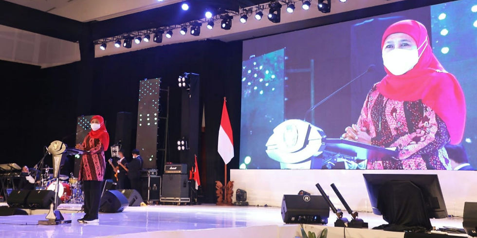 Catatkan Pertumbuhan Positif, Gubernur Khofifah Dorong Bank Jatim Agresif Ekspansi ke Seluruh Indonesia dan serahkan Hadian Undian Simpeda Bank Jatim. (Foto: Dok Prov Jatim)