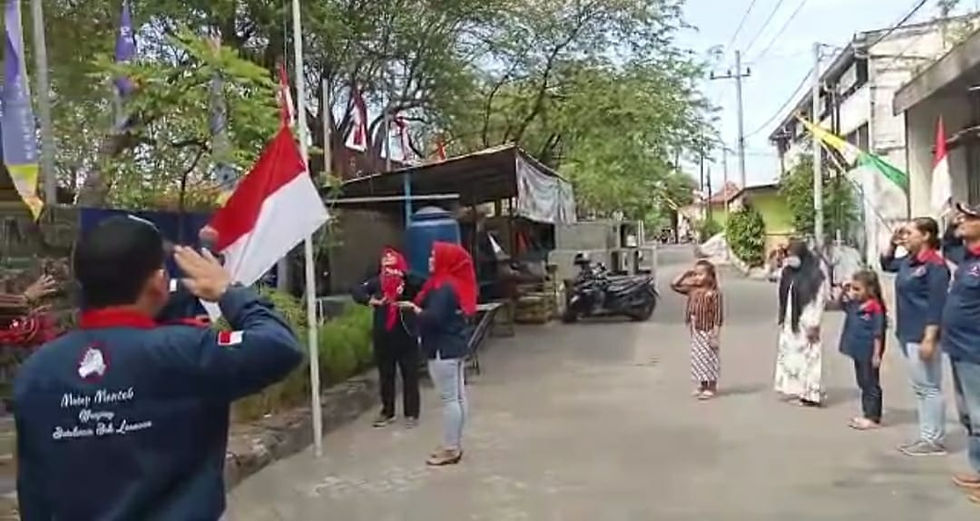 Wahyudi dalam keterangan tertulisnya kepada Koordinatberita.com, mengatakan penghormatan sang saka merah putih yang di ikuti oleh anggota paguyuban dan pembagian sembako sebagai wujud kepedulian Paguyuban Madep Manteb untuk warga di sekitar anggota khususnya dhuafa.