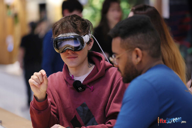 Challenges With Apple Vision Pro Reported By Users