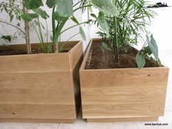 אדניות מעוצבות מעץ מלא