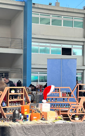 Stand en bazar de venta de productos en colegio