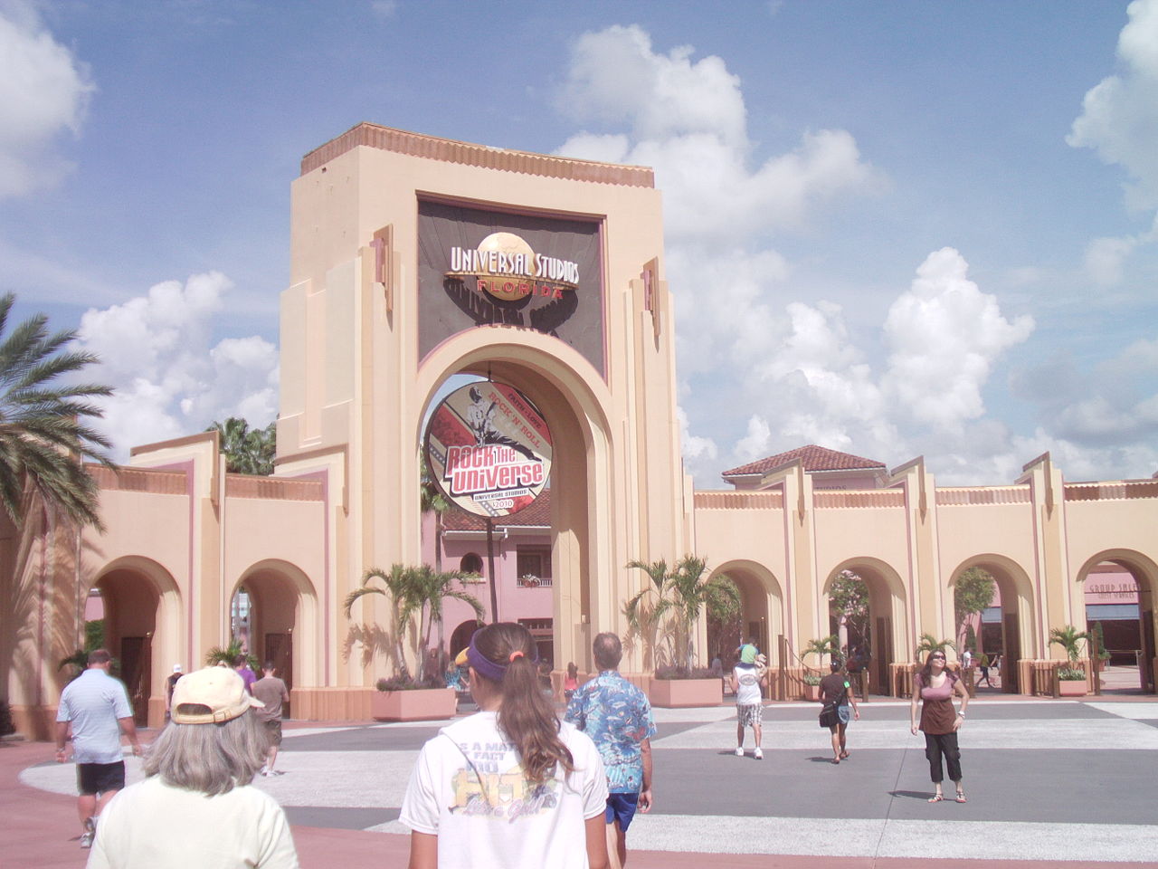 Universal Studios Florida entrance globe and archway