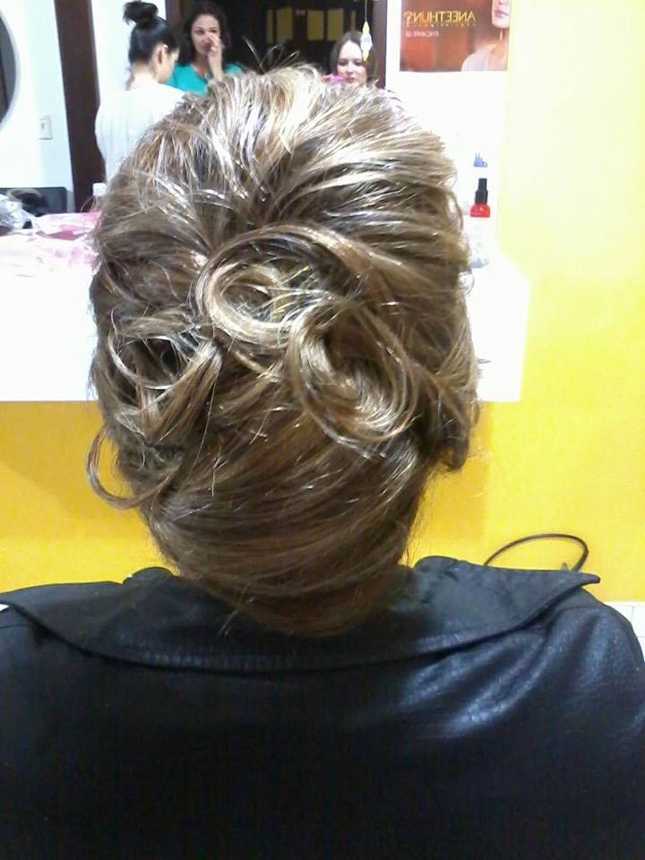 Penteados Neni coque banana.jpg