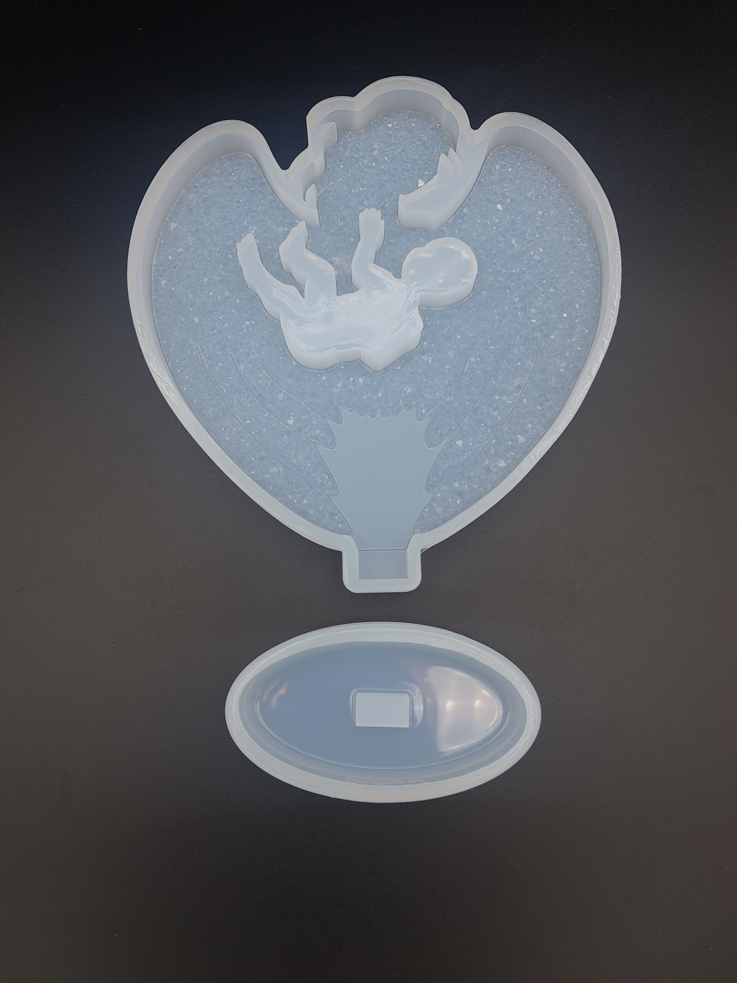 Druzy mother with angel wings and stand mold