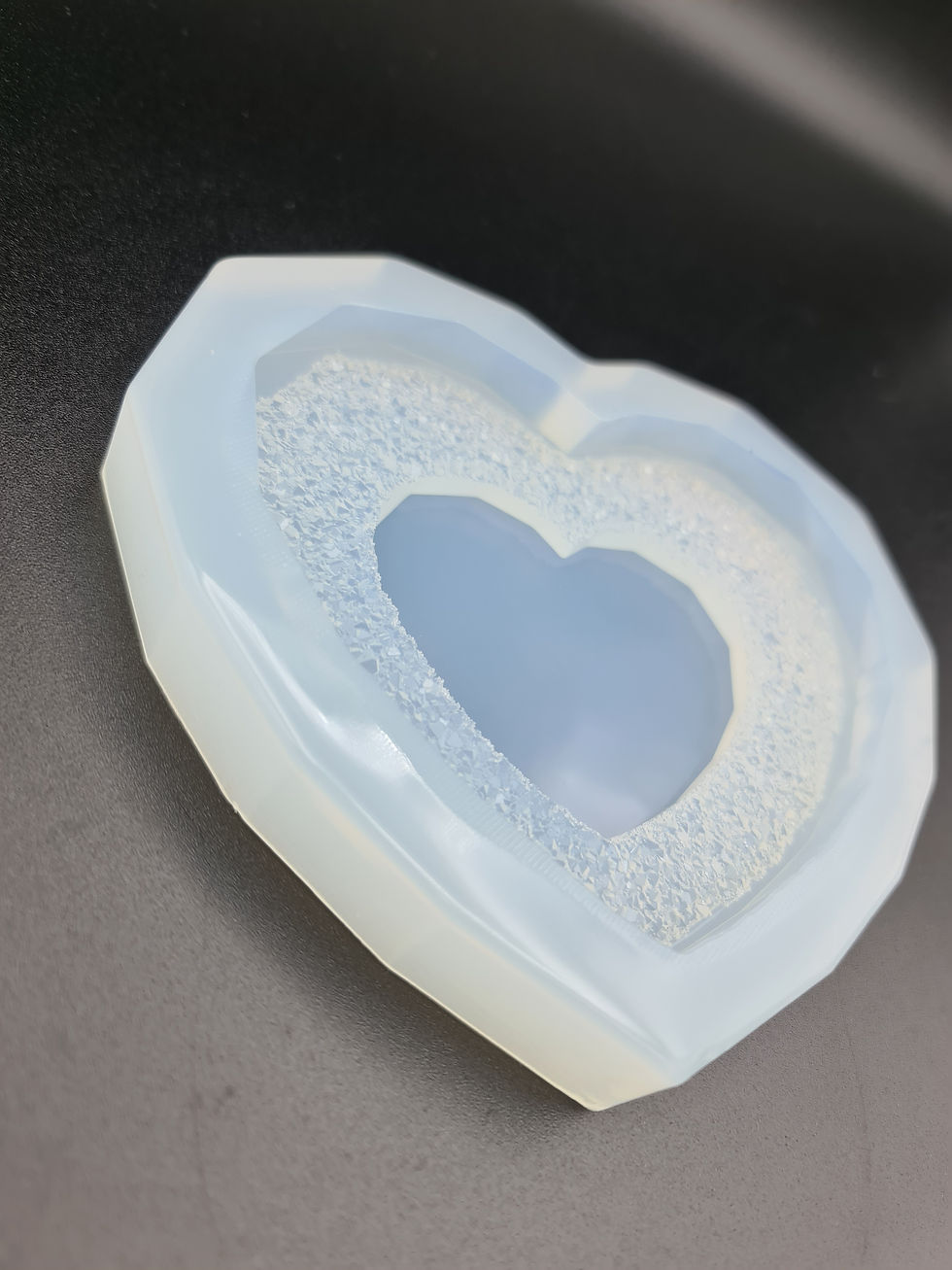 Thumbnail: Druzy heart frame mold