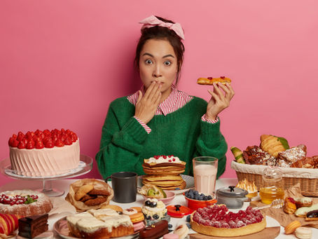 TCM herbal ingredients and acupuncture needles used to support digestion and reduce food stagnation