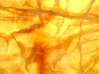 Keindahan yang Berpola: Mengenal Onyx dan Perbedaannya dengan Marmer untuk Dekorasi Menawan