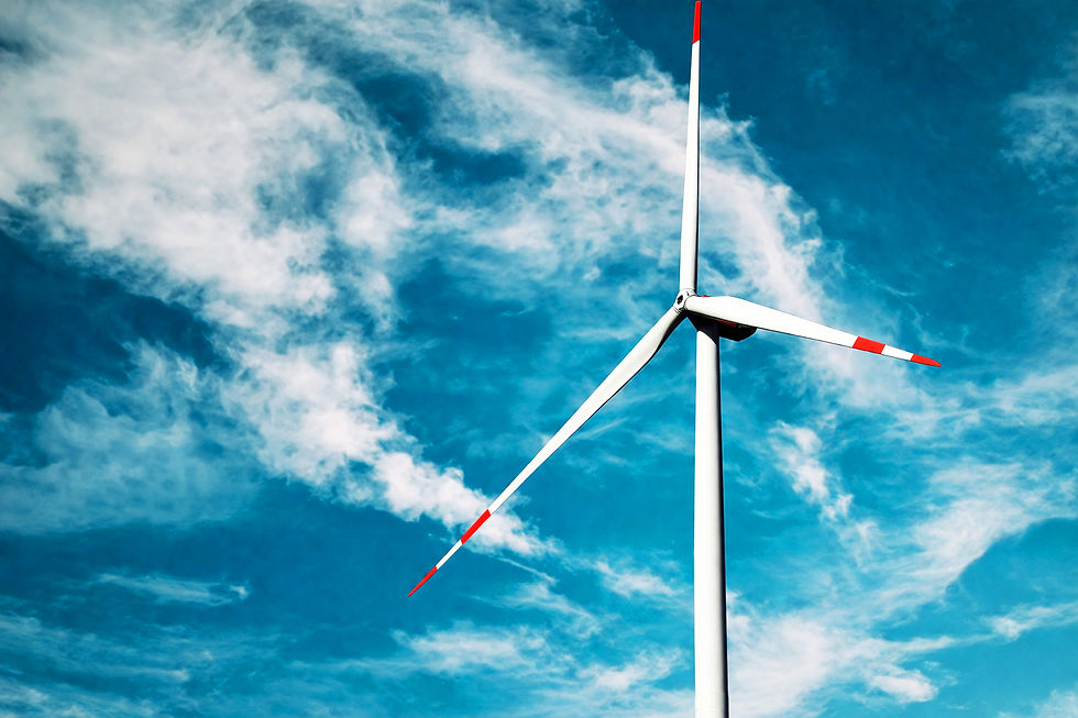 Turbina e céu azul contrastante.jpg