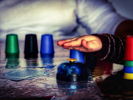 Décompresser après une journée de boulot : 3 jeux de société parfaits pour relâcher la pression