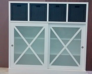 Mueble 2 puertas lacado blanco con cestas