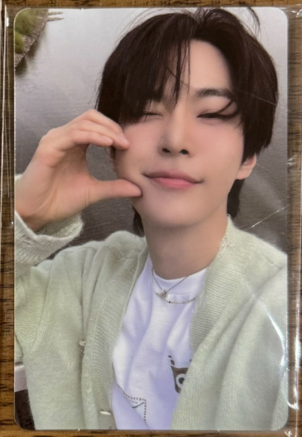 섬네일: NCT DOYOUNG - Soar Smtown Store Pob