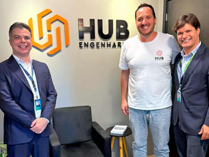 Leonardo Lima, Rubens Leite e Jeferson da HUB Engenharia firmam parceria com a Konstroi e o ERP Informakon.