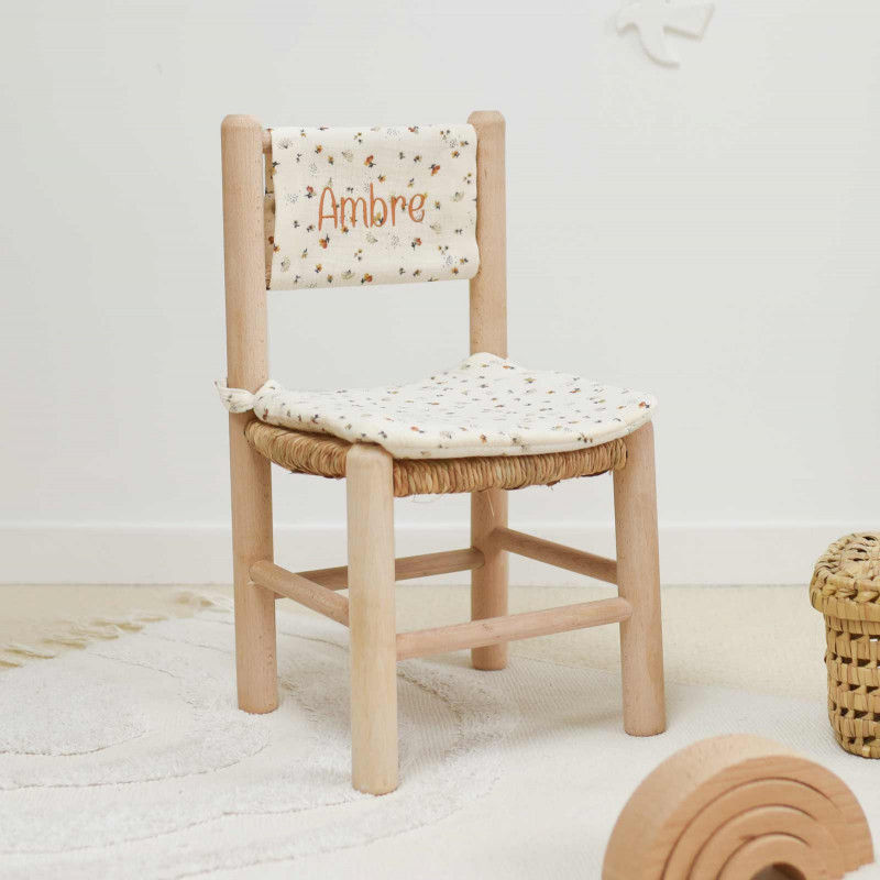 petite chaise en paille brodée