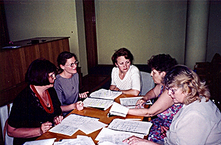 Leontina conducting a workshop with survey interviewers.