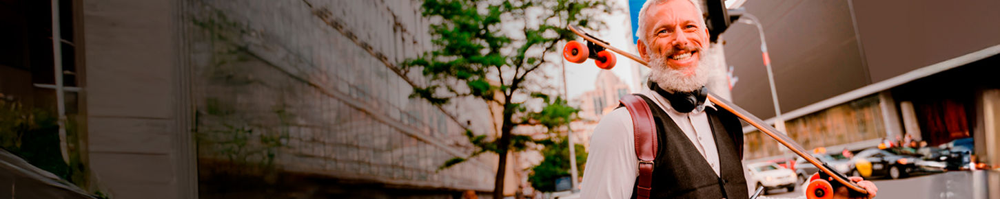 Es una campaña centrada en el Banco desde la perspectiva de una actitud HOPEPUNK.
Nos permite crear un concepto diferencial respecto a la competencia con un claim que sólo Triodos Bank puede utilizar.
No se queda en la superficie, implica activismo y una forma de ser, sentir y actuar.
Mostramos que la rebeldía es por una buena causa, tiene el sentido correcto de la responsabilidad y el respeto por nuestro planeta y las personas.
Apuntamos a algo emocionalmente intrínseco a los clientes del Banco, a aquello que les hace ACTUAR ante lo que está mal.
Nos da pie a construir un storytelling único, potente y con mucho recorrido donde desarrollar como podemos ser rebeldes desde una perspectiva positiva.