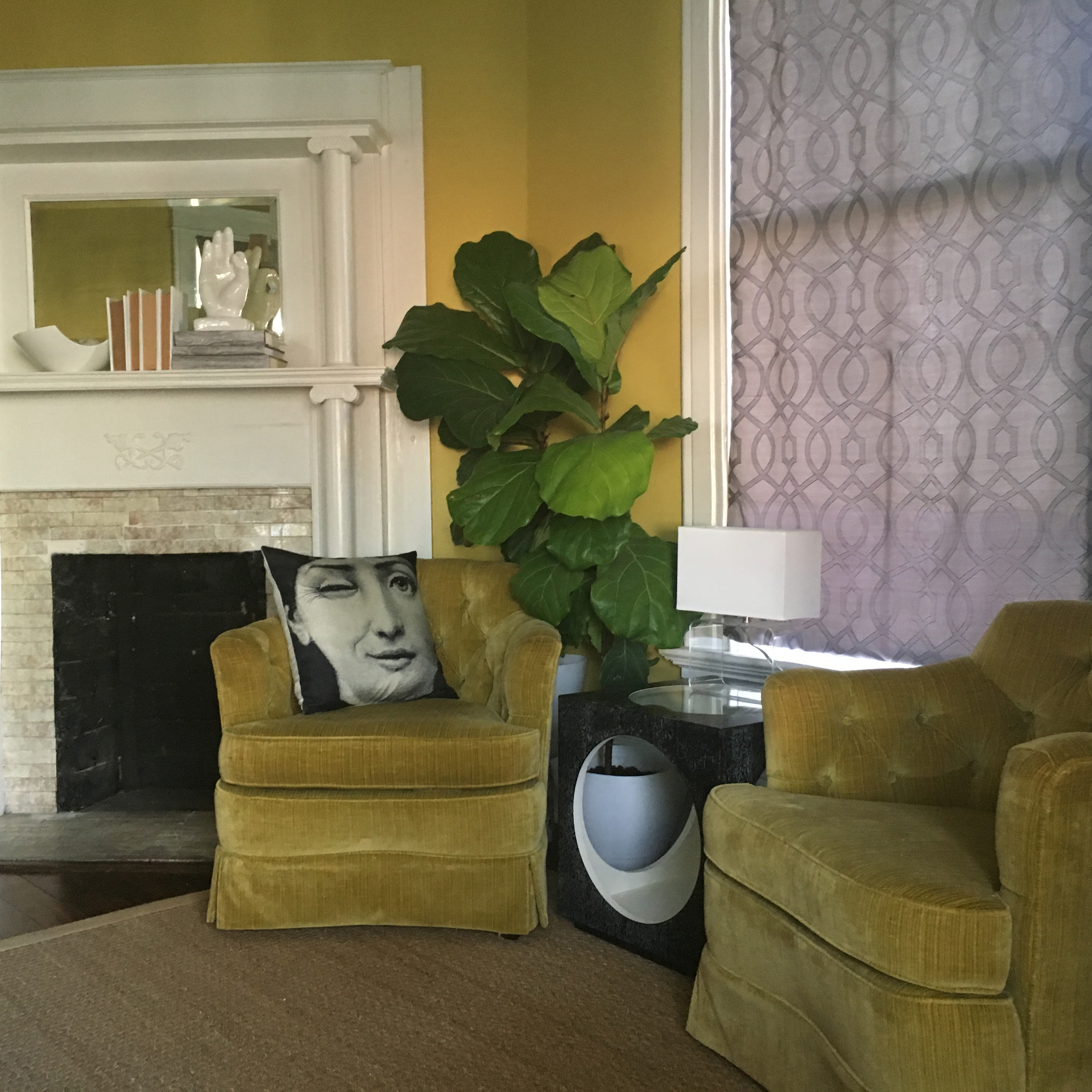Sunny-yellow sitting room