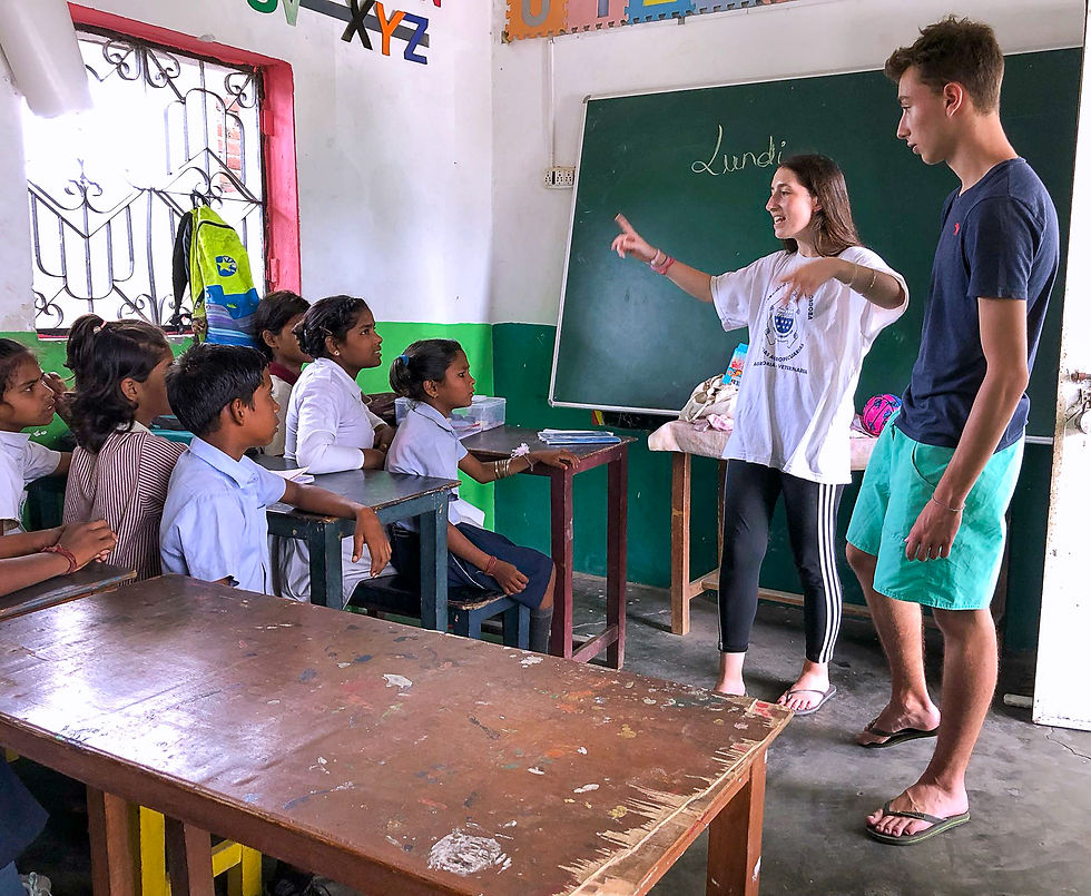 jeunes qui donnent des cours de français