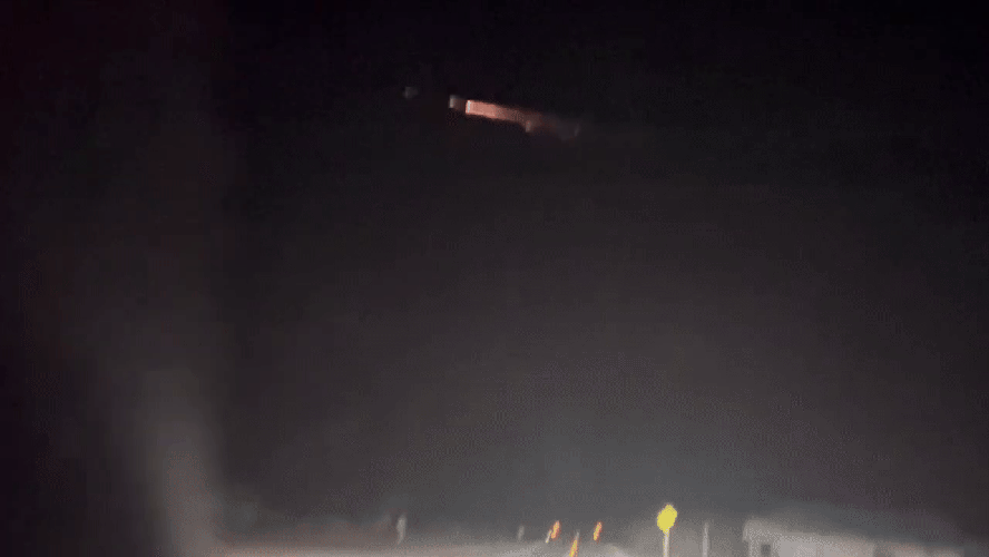 A reentrada descontrolada do satélite choca os moradores dos EUA e reitera o problema crescente do lixo espacial.