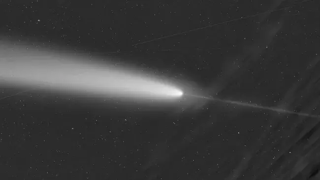 Comet Tsuchinshan-ATLAS was spotted with a thin streak of light, known as an anti-tail, pointing in the complete opposite direction to its bright streaming tail. This photo was taken on Monday (Oct. 14). (Image credit: Michael Jäger)