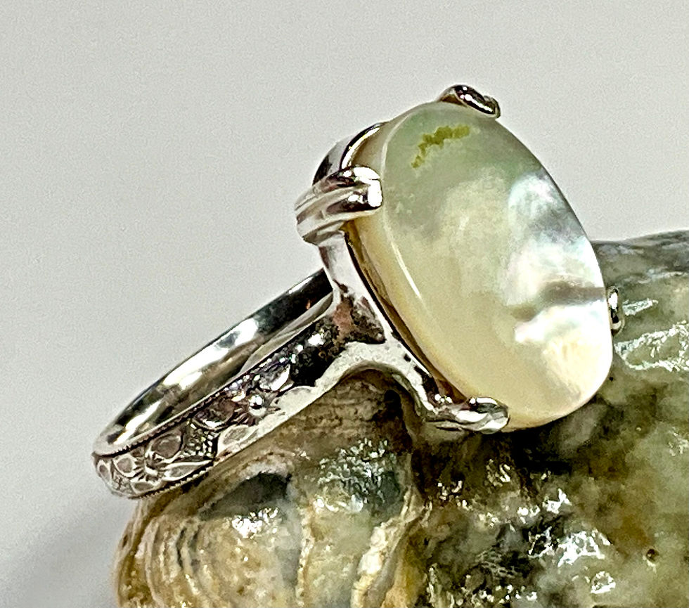 Thumbnail: Mother of Pearl Ring