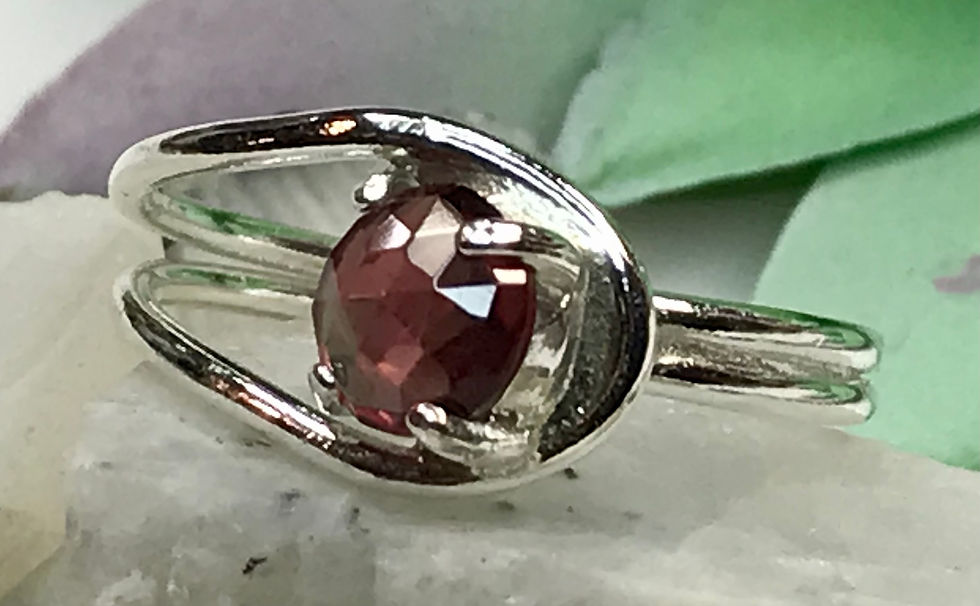 Thumbnail: Garnet Ring
