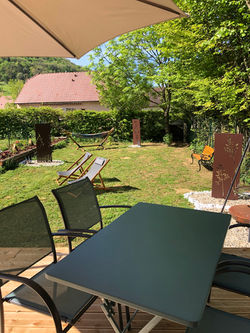 Le Chaleureux : le jardin et sa terrasse