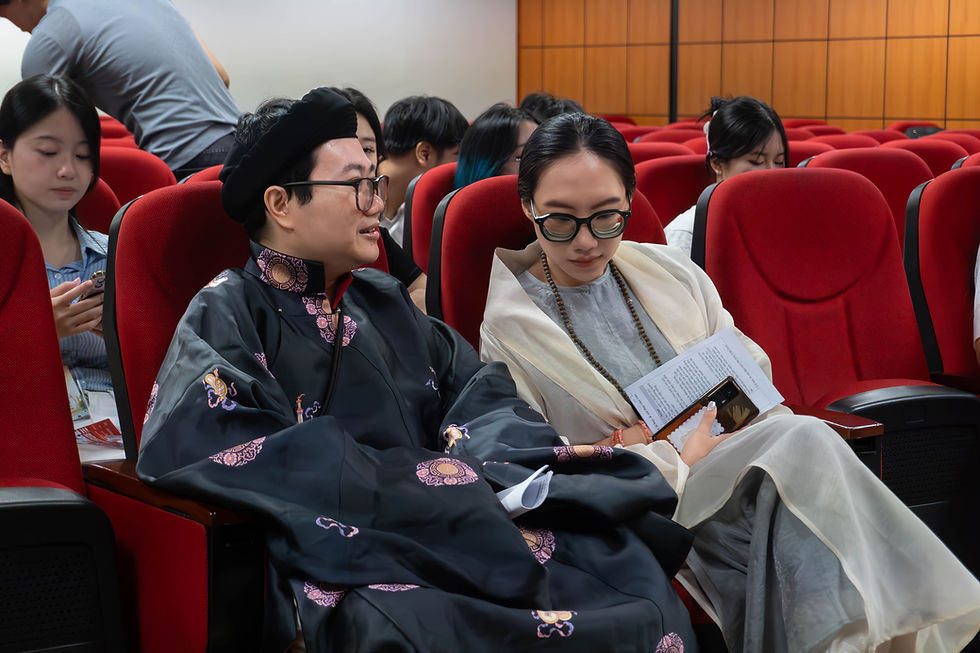 Anh Nguyễn Ngọc Phương Đông (trái) và chị Lê Ngọc Hà Thu (phải)