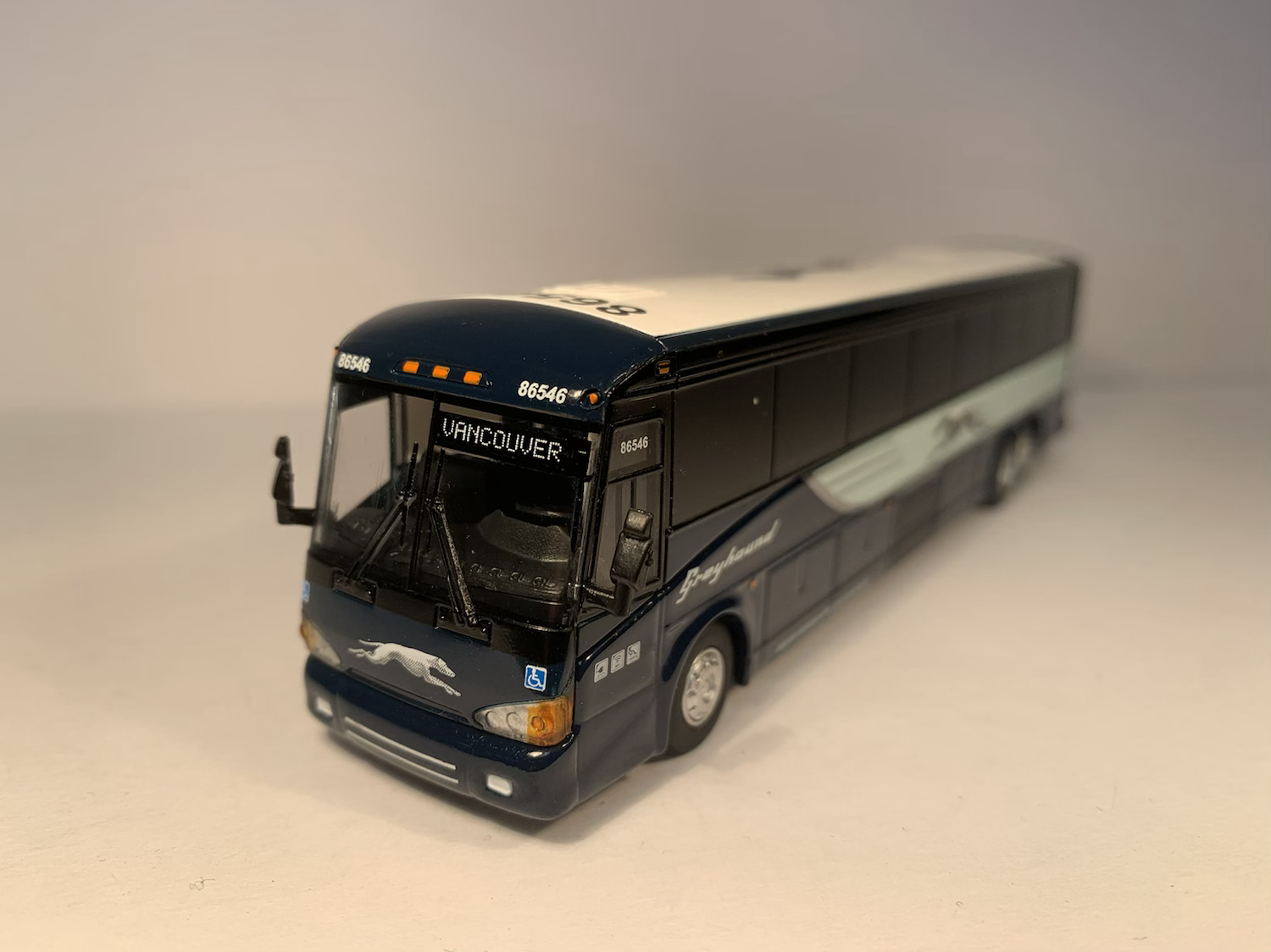 87-0122 / 1:87 MCI D4505 Greyhound Lines "VANCOUVER" Custom destination