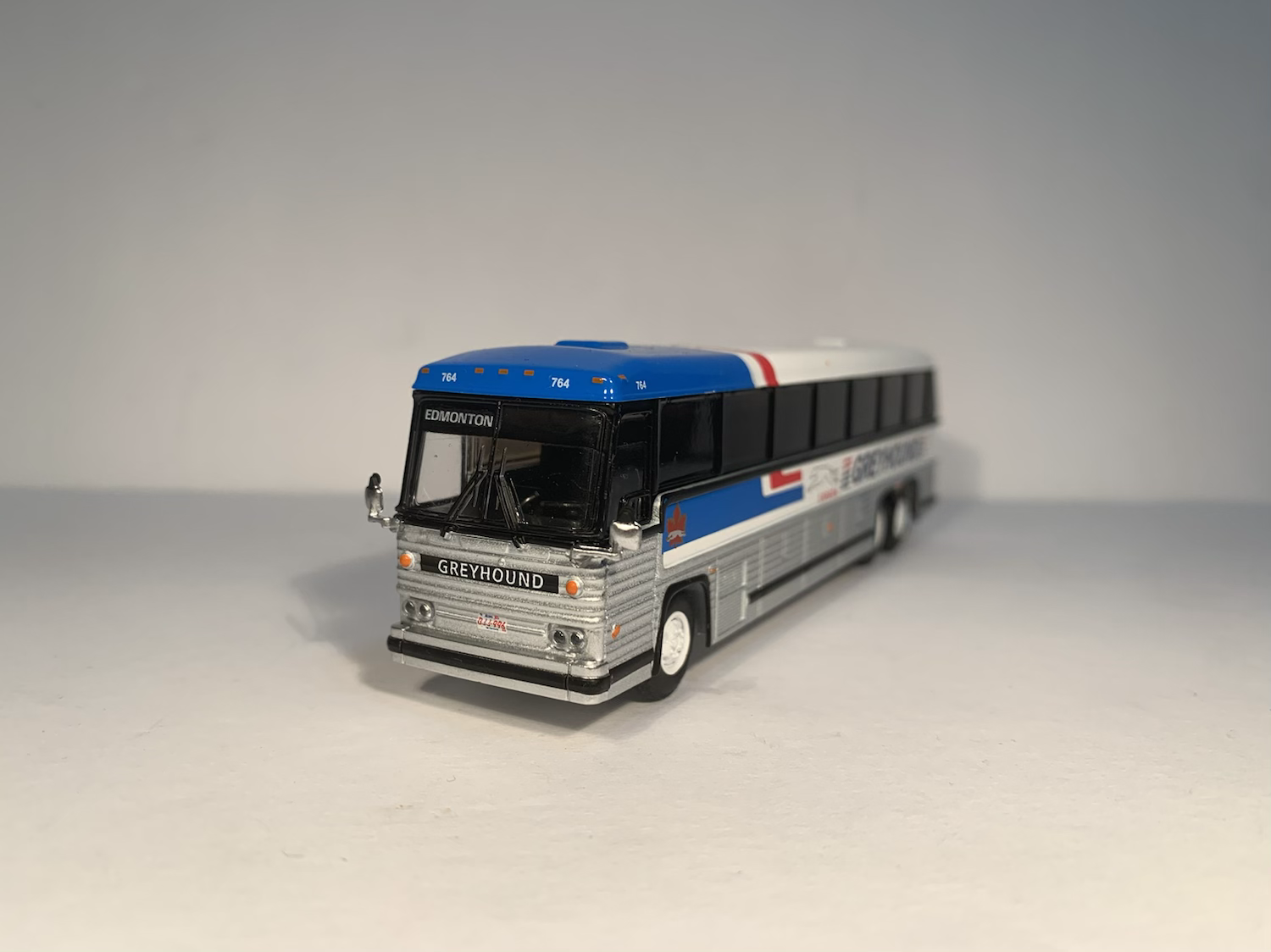 87-0246 / 1:87 1984 MCI MC-9 “EDMONTON ” Greyhound Canada 