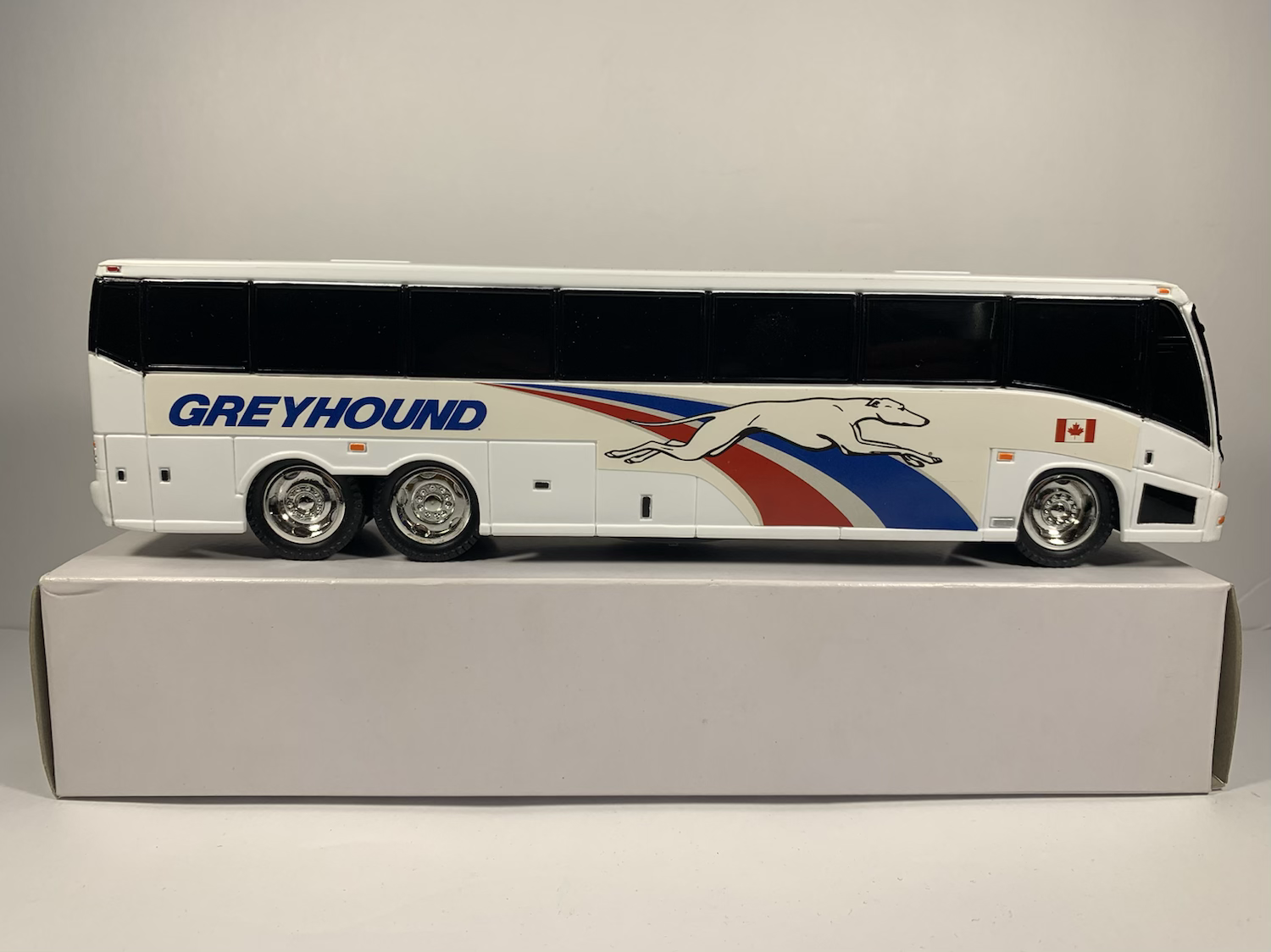 Greyhound  SWAG / 1:50 MCI 102EL3 bus bank  collector item