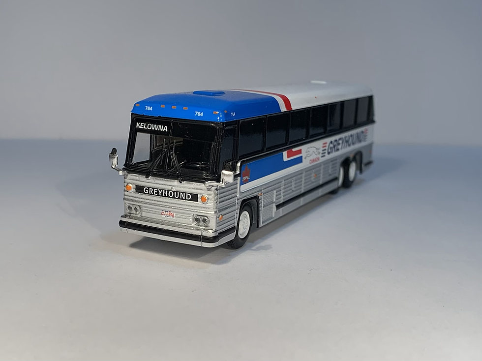 87-0246 / 1:87 1984 MCI MC-9 “KELOWNA” Greyhound Canada 