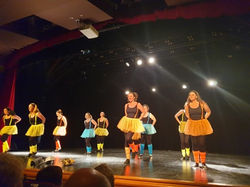 61604578_371422183511999_168216496700601