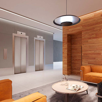 Recepção sofisticada com design moderno e iluminação suave no Condomínio Renaissance, proporcionando conforto e estilo na entrada do prédio.