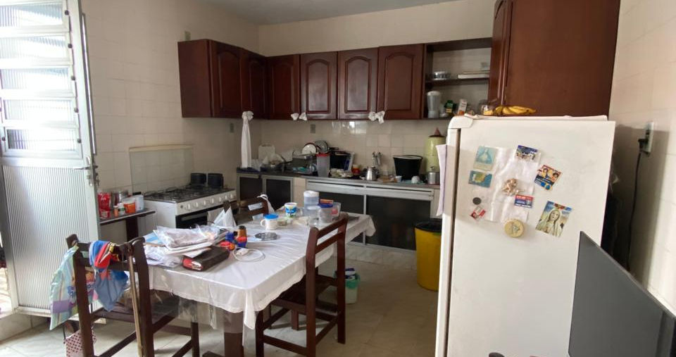 Cozinha da casa solta na Rua da Alegria no centro de São Luis