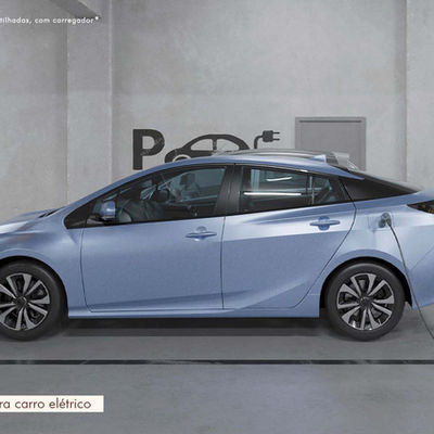 Estação compartilhada para carregamento de carro elétrico no Condomínio Renaissance, equipada com vagas e carregadores para veículos sustentáveis.